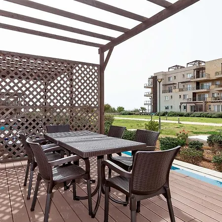 Thalassa Beach Private Pool 公寓